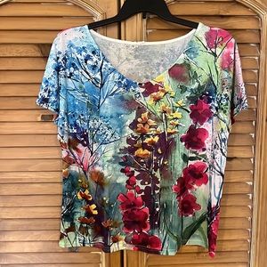 New w/o tag never worn Floral tee sz 2X blue pink yellow green soft light weight
